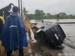 Mobil Pemudik dari Kebumen Tersesat ke Sawah di Klaten Akibat Sopir Diduga Ngantuk
